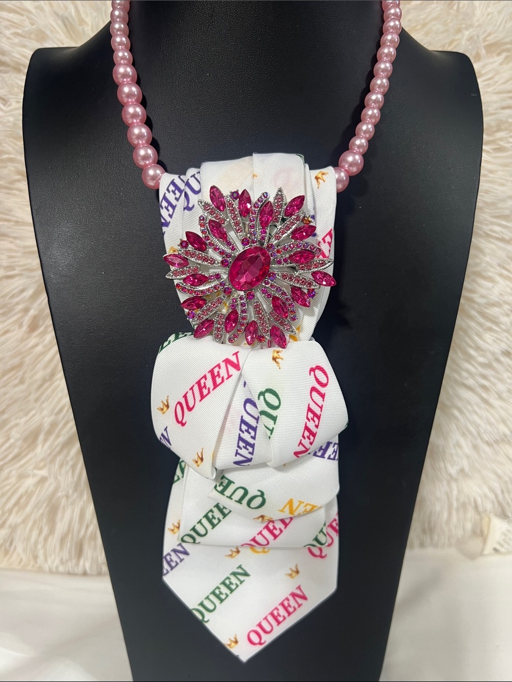 Pink Pearl Necklace with White 'QUEEN' Print Scarf and Pink Jewel Brooch